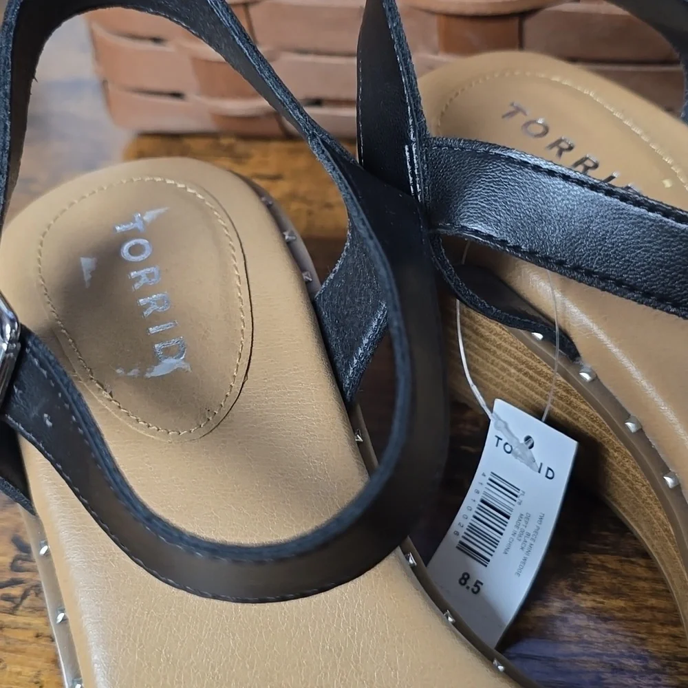 NWT Torrid Black Leather Sandals Size 8.5